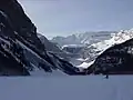 Le lac Louise et le glacier en hiver.