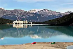 Le lac avec le château.