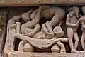Détail d'un haut-relief du temple de Lakshmana à Khajurâho.