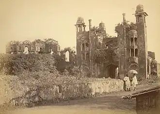 Porte sud-est du fort de Lalbagh en 1875