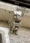 L'homme à l'expression réjouie
