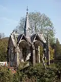 Les ruines de la chapelle du château