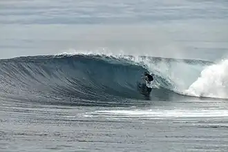 Lance's Right (en) de Sumatra en Indonésie.