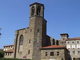 L'église Saint-Gal vue des berges de l'Allier.