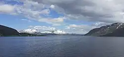 Vue du Langsundet depuis Ringvassøya.