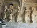 Six statues du porche.