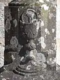 La tombe de François Mével : partie basse, le saint graal.
