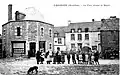 Lanouée : la place devant la mairie vers 1920 (carte postale).