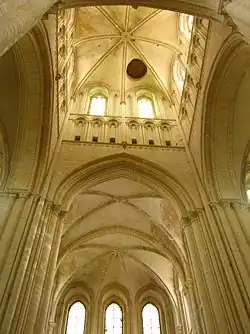 Tour-lantere de l'Abbatiale de Fécamp (65m).