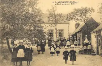 L'école des jeunes filles de Lanvénégen.