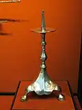 Détail du candélabre d'argent