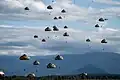 Largage d'hussards parachutistes sur la zone de saut de Ger.