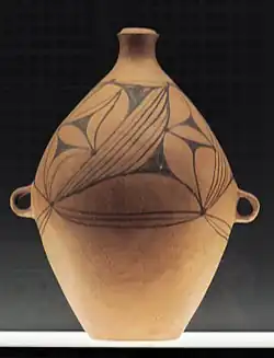 Terre cuite peinte, H. 70 cm. env. Yangshao - déb. Majiayao, v. 3000 av. J.-C. Museum Rietberg