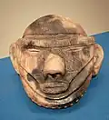 Tête d'une grande figure / rituel funéraire (?). Terre cuite, H. 25&nbsp;cm. Jōmon Récent, v. 1500 AEC. Site : Shidanai, préfecture d'Iwate.