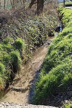 La Crise dans la traversé du village à 1 km de sa source.