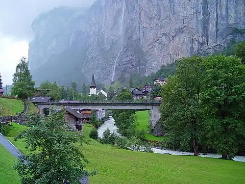 La Lütschine blanche peu avant Lauterbrunnen (mars 2007).