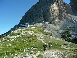Le refuge Auronzo (2330m) au pied des Tre Cime di Lavaredo.
