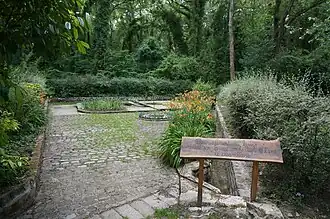 Lavoir aménagé.