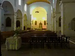 Nef et chœurvus du narthex.