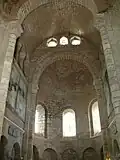L'abside et la travée du chœur.