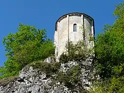 Le chevet de la chapelle Saint-Michel d'Auberoche.
