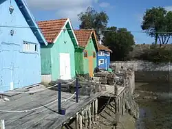Cabanes d'ostréiculteurs au Château d'Oléron.