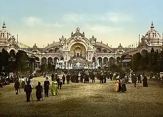 Le palais de l'Électricité et le château d'eau.