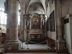Chapelle terminant la nef latérale du bas-côté sud, dédiée à la Vierge Marie, avec un retable orné d'un grand tableau, où la Vierge Marie tient l'enfant Jésus. Autel et retable en bois, de type classique, colonnes d'ordre corinthien. Cet autel est appelé « autel privilégié ». Monseigneur Saudreau est enterré au pied de cet autel.