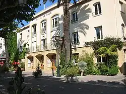 Le Lavandou - Mairie (2008).jpg