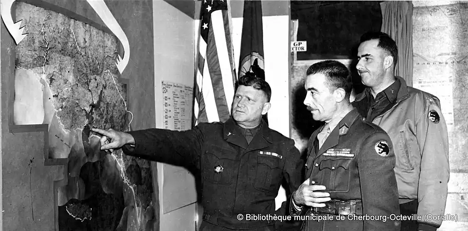 Le General Herman Frederick Kramer, avec son chef et sous-chef d'Etat-major, les colonels John W.Keating et Payan.