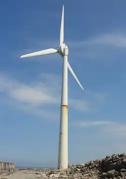 Une des anciennes éoliennes en juillet 2018.