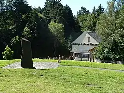 Monument au col