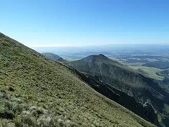 Le puy Gros vu du versant sud du puy de Sancy.