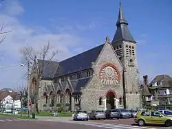 L'église Sainte-Jeanne-d'Arc.
