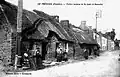 Le Trévoux : chaumières de la route de Bannalec au début du XXe&nbsp;siècle (carte postale).