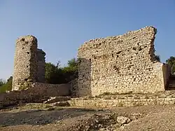 Rempart, poterne et tour
