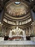 Le chœur et l'autel de l'église de la Madeleine.