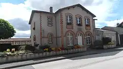 La mairie.