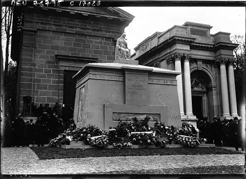 Cénotaphe de la ville de Paris à la mémoire des soldats morts pour la France par Henri Dieupart, Pierre-Gustave Paltz et Lucien Martial.