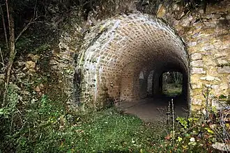 Le passage couvert de la galerie principale de l'entrée du fort.