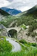Le pont d'Asfeld, à l'est de la vieille ville, sous le fort des Têtes
