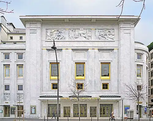 Description de l'image Le théâtre des Champs-Élysées à Paris, 2022.jpg.