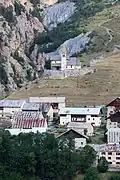 L'église Saint-Michel dominant le village.