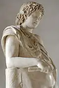 Satyre au repos. Parfois appelé « faune ». Praxitèle, v. 130.