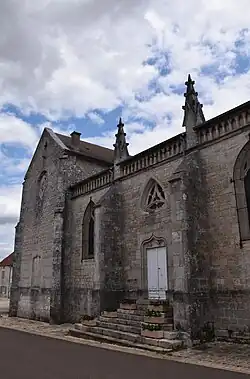 Le portail latéral reconstruit en 1852.