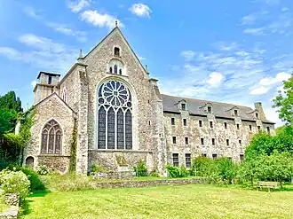 L'abbaye de Léhon, vue du jardin est.
