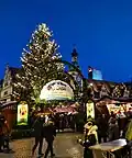 Entrée du marché de Noël depuis le coin nord-ouest du marché