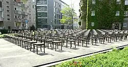 140 chaises en bronze