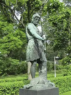 Version en bronze de Kullervo parle à son épée au parc Eläintarha, 1932.