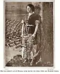 Lena Ashwell en 1905 dans Leah Kleschna&nbsp;(en) de C. M. S. McLellan&nbsp;(en)